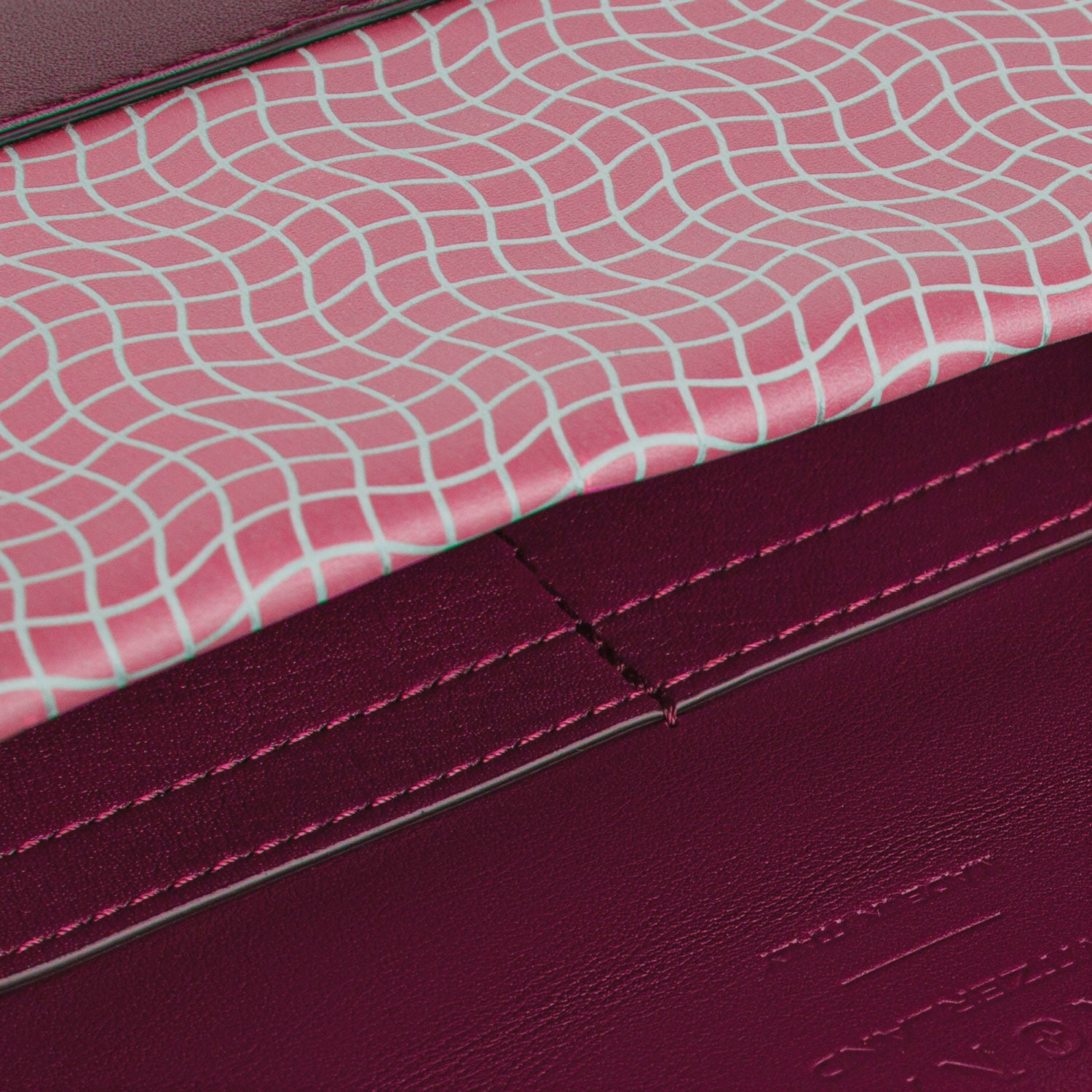 Sustainable leather purse close-up #color_Ruby Rose