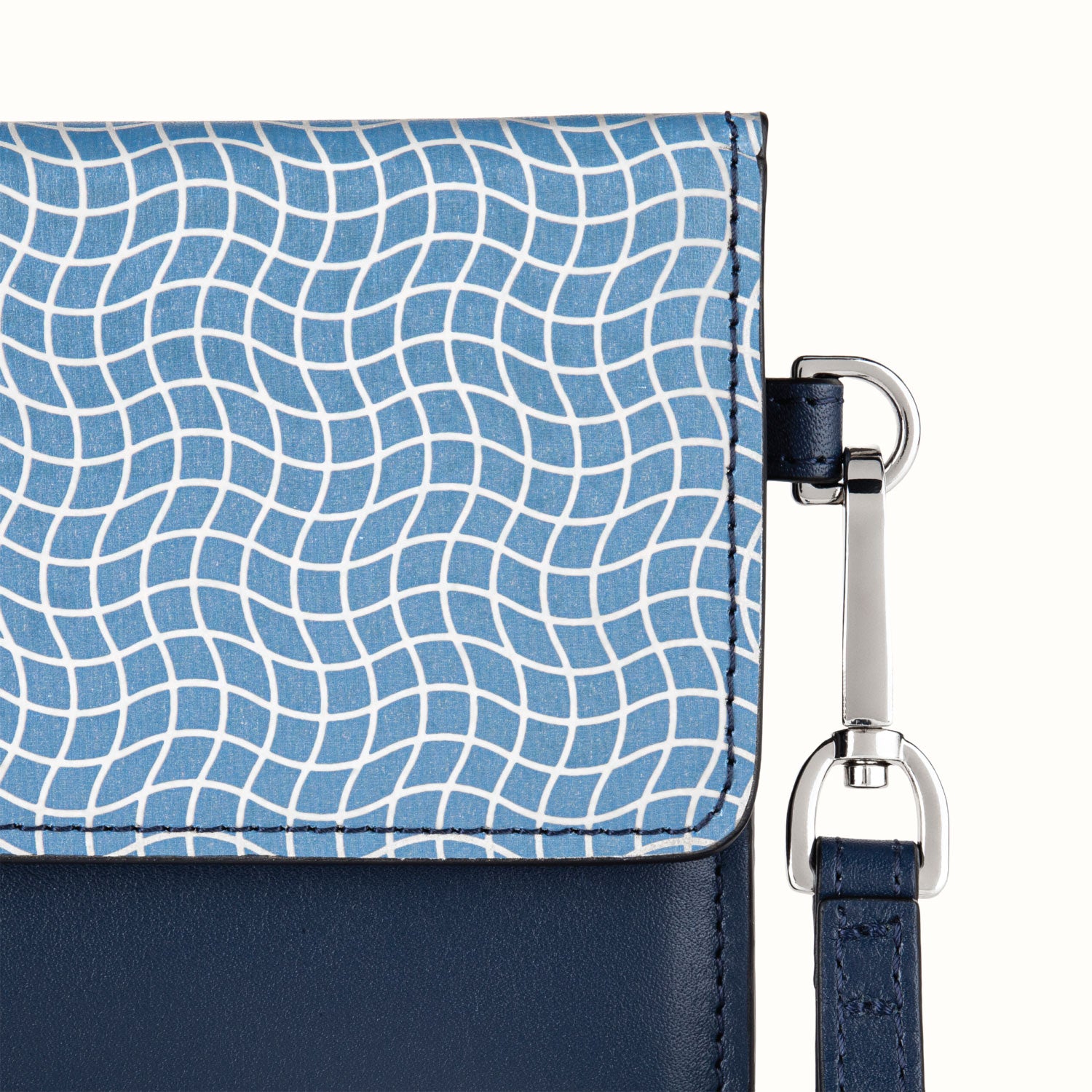 Sustainable leather purse close-up #color_Blue Sapphire