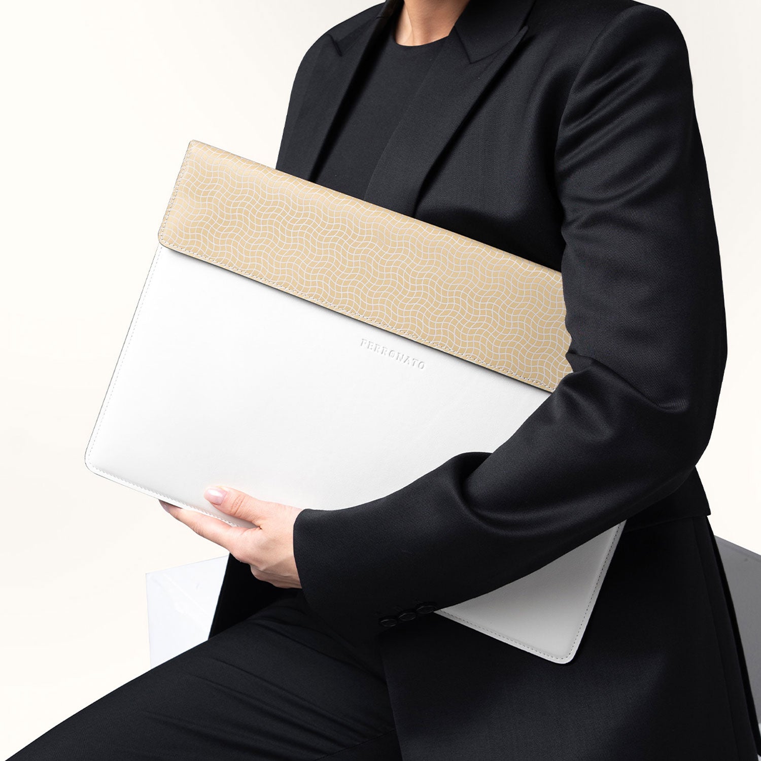 Swiss leather travel bag lifestyle image #color_Pearl White