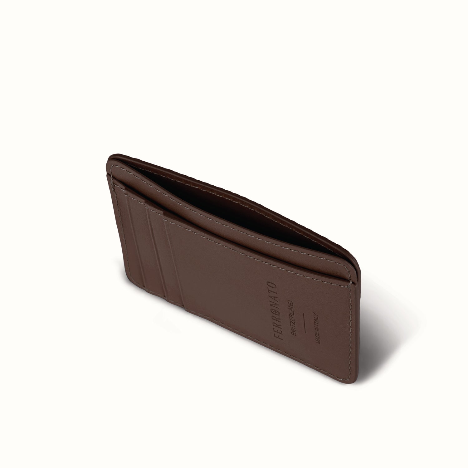 Sustainable leather purse close-up #color_Terra