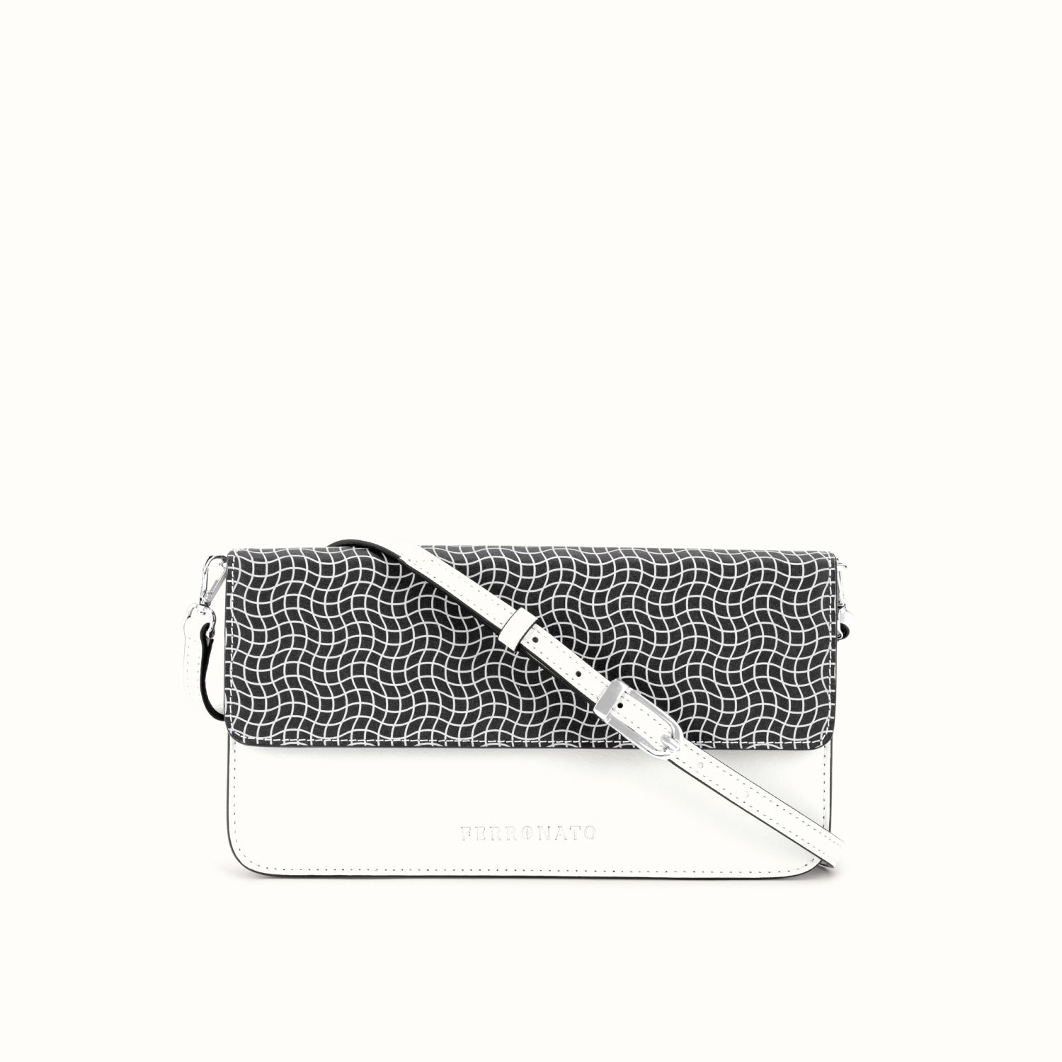 Sustainable Swiss travel handbag display #color_Twilight