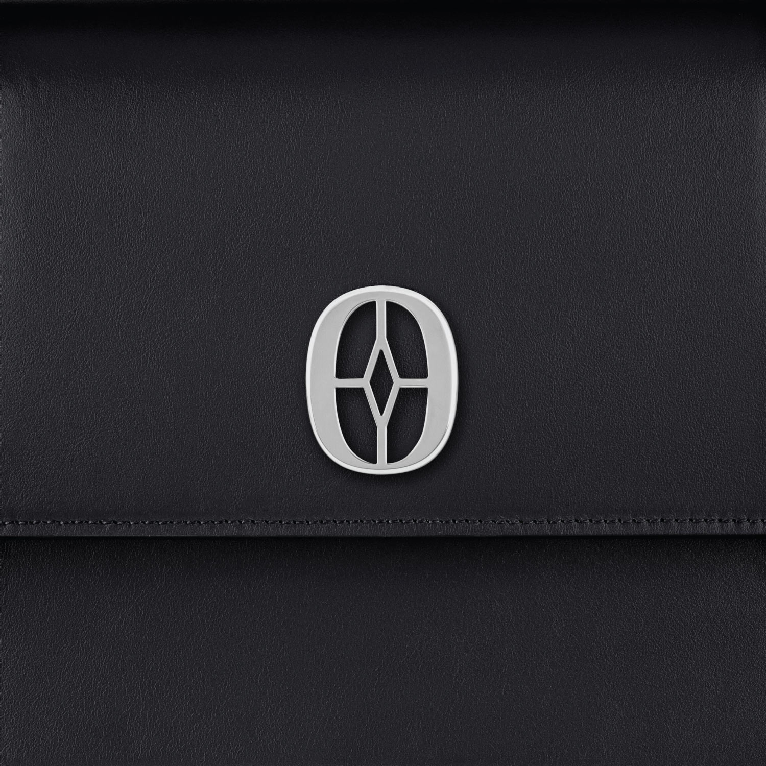 Sustainable leather purse close-up #color_Jet Black