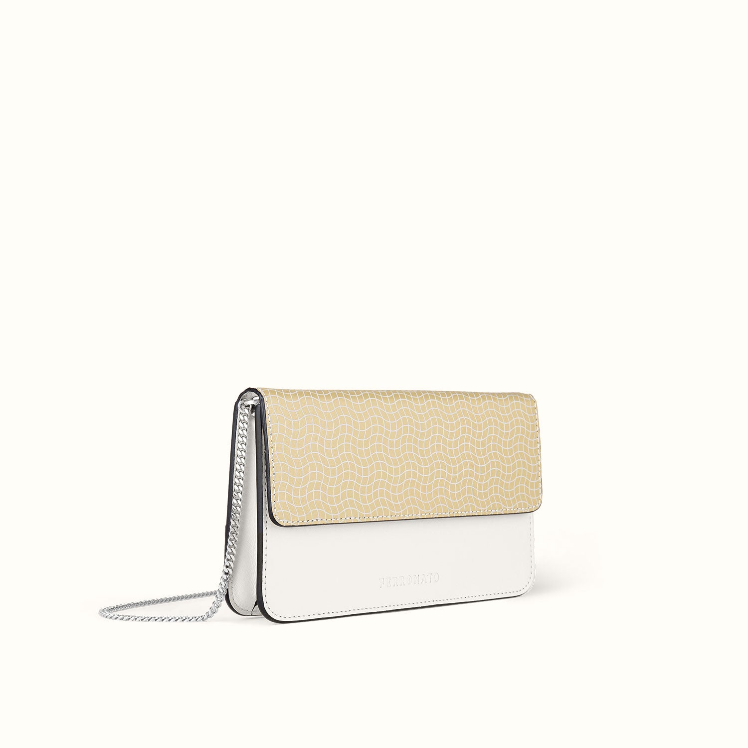 Sustainable leather purse close-up #color_Pearl White